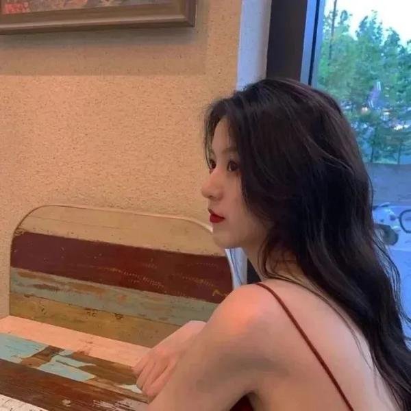 好麻烦,每天都要谈恋爱